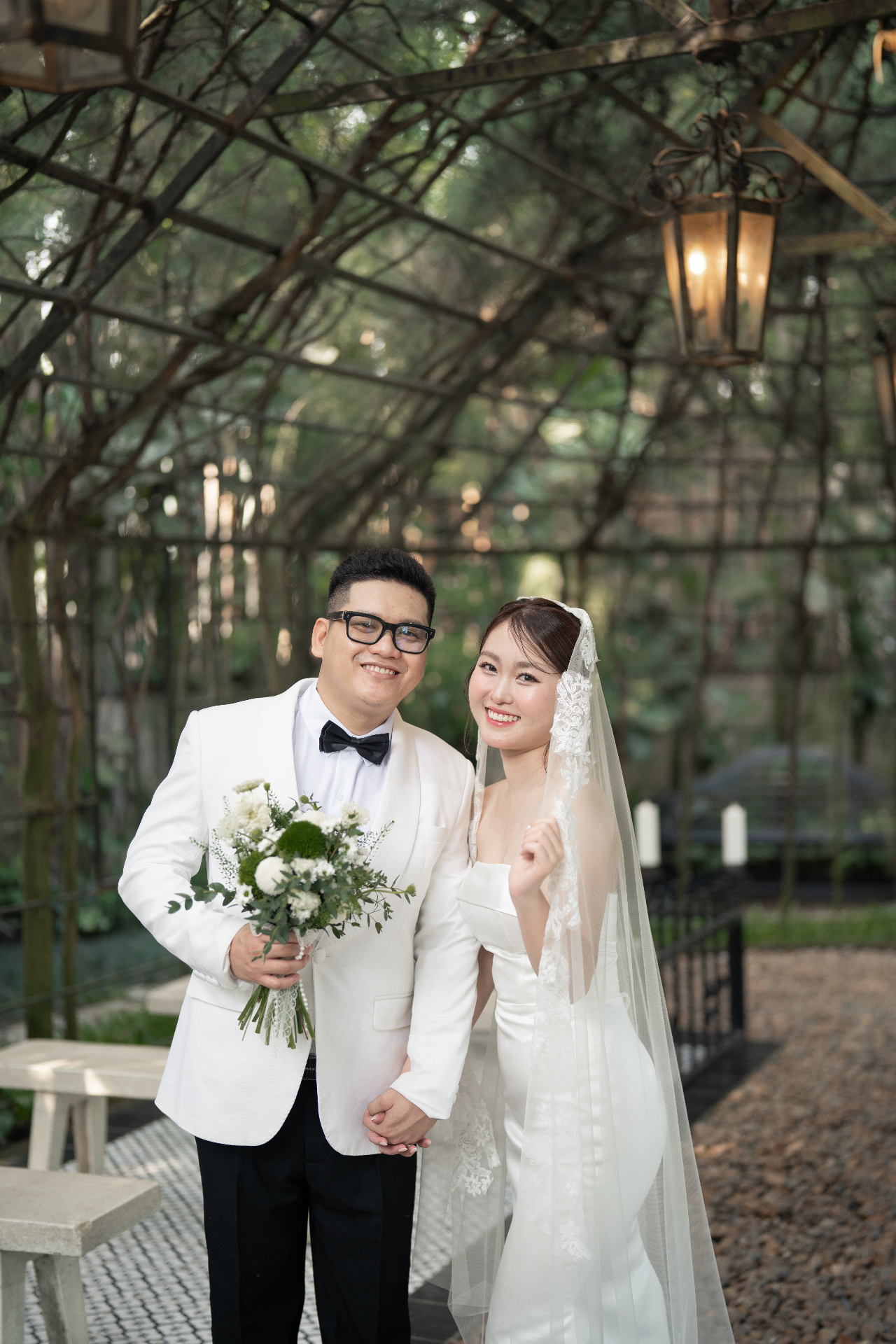 Ảnh cưới của Quang và Khanh trong nhà kính